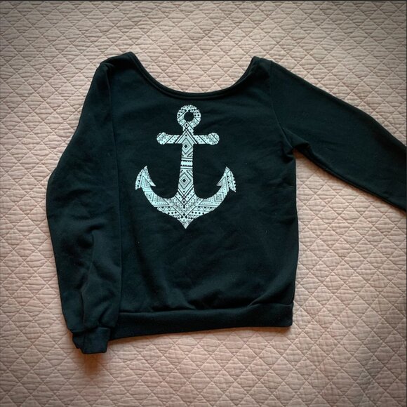 black sweatshirt with front anchor design cropped length and wide collar medium - Picture 2 of 7